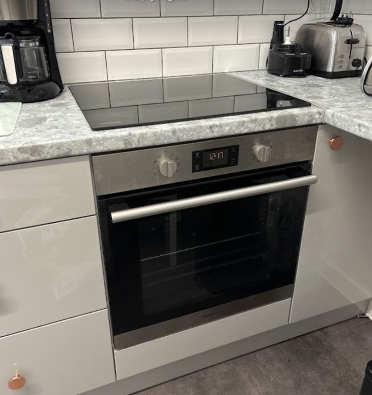 Kitchen oven and hob installation